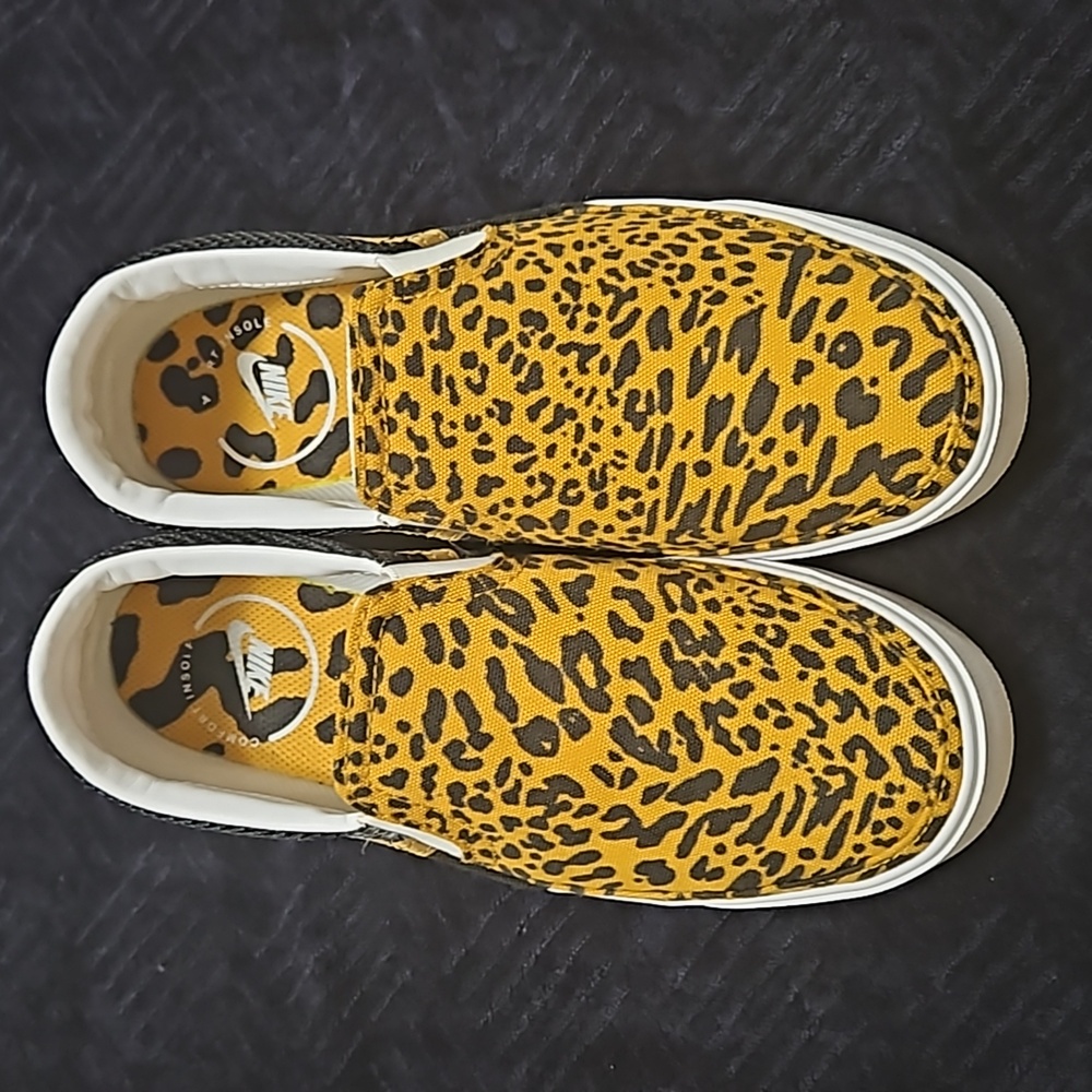 Women's Nike Cheetah print canvas